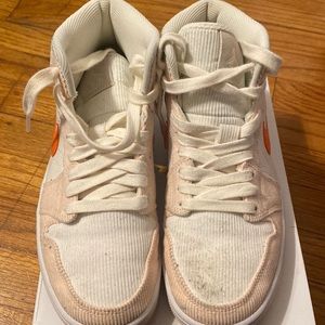 Women size 7.5 Air Jordan 1 mid September